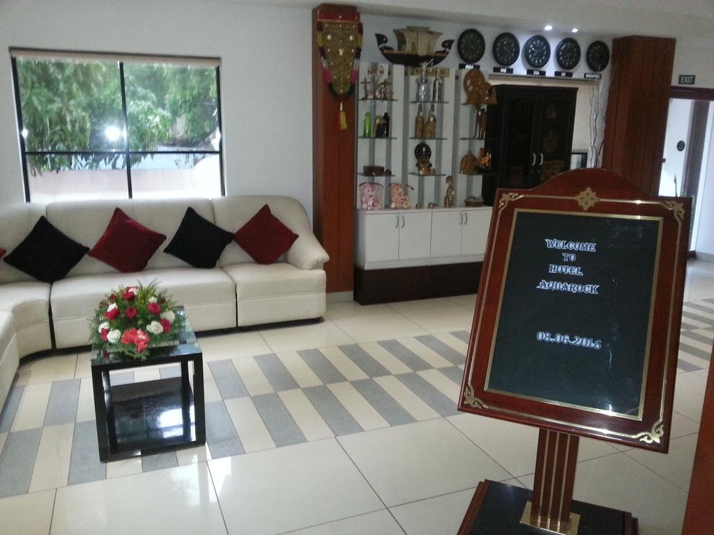 Aquarock Hotel Kazhakuttam Exterior photo